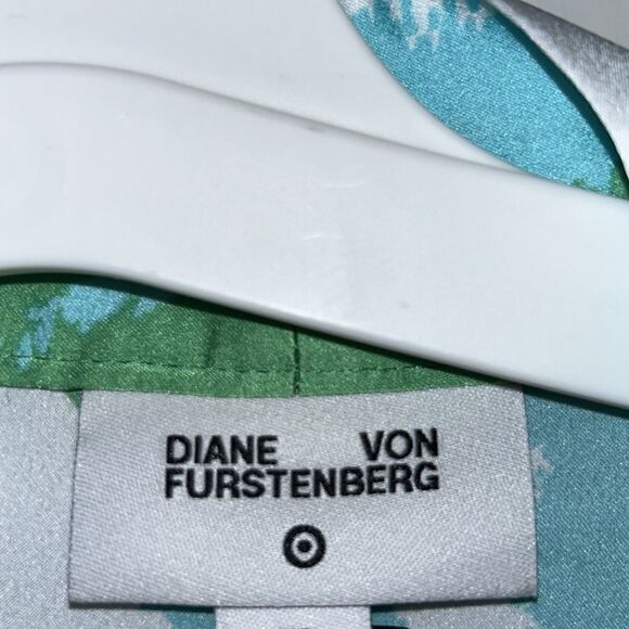 DVF Long Satin Disco 🪩 Zebra 🦓 Green Tie Robe 👘 Gorgeous! - Picture 11 of 17